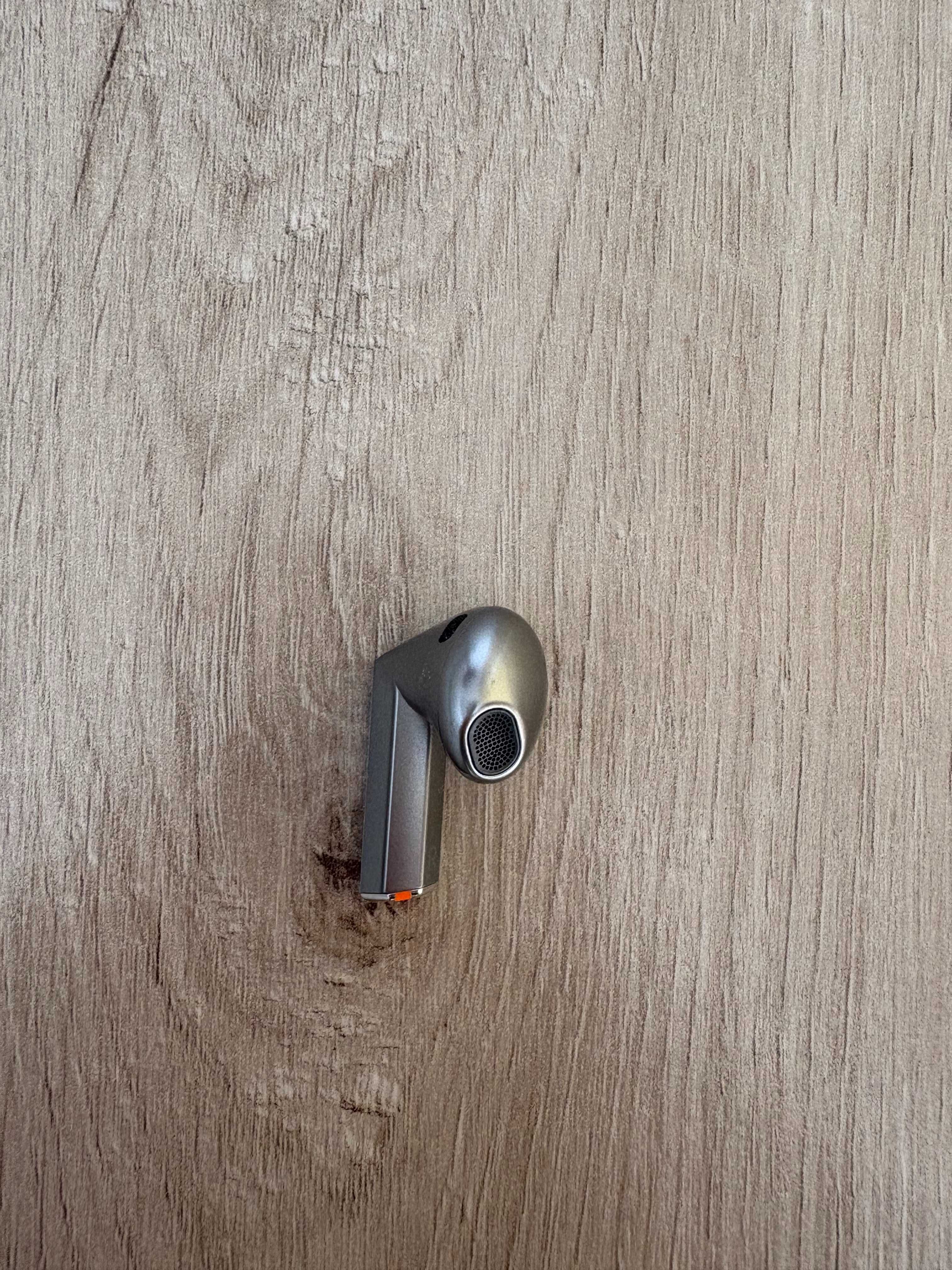 Samsung Galaxy Buds 3 prawa słuchawka srebrna