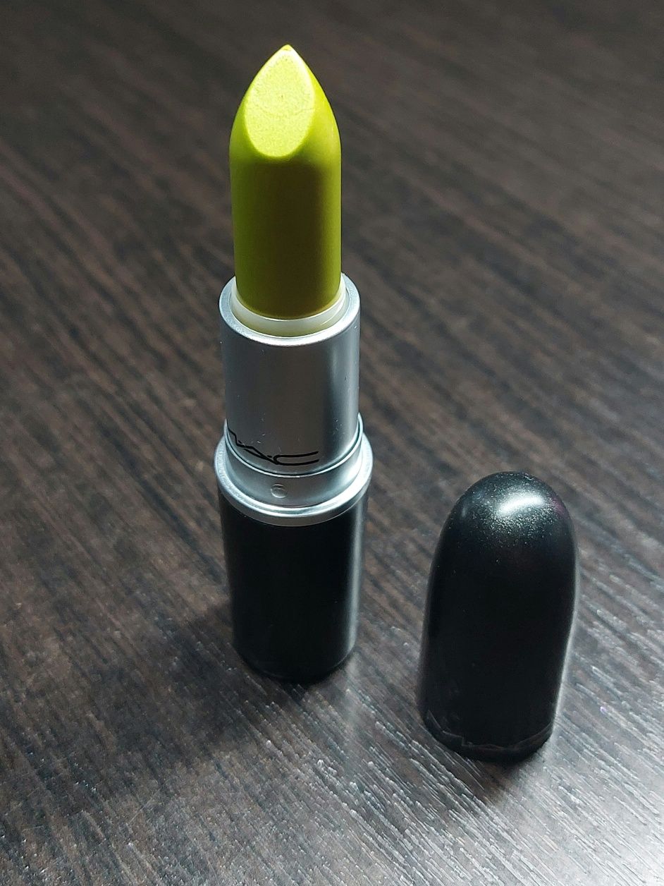 Mac Cosmetics, Frost Lipstick - Wild Extract. MAC Bangin’ Brilliant Li