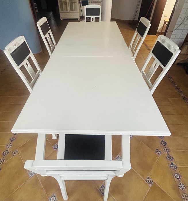 Stół biały rozkładany do jadalni z 6 krzesłami