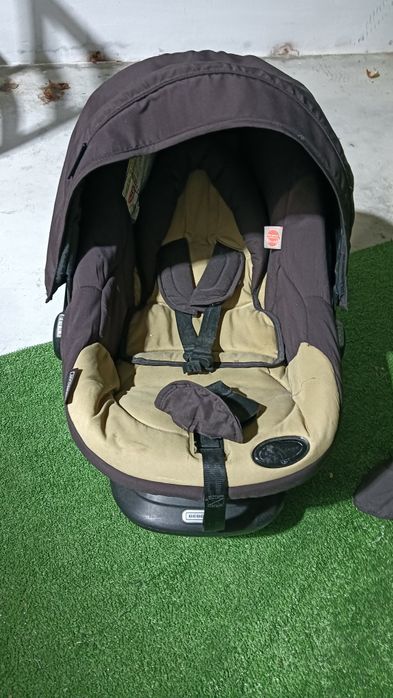 Vendo carrinho de bebe e acessórios