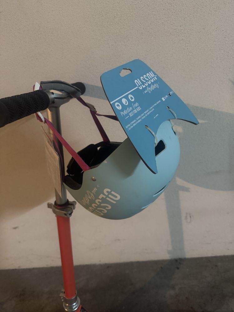 Trotinete eletrica criança com capacete