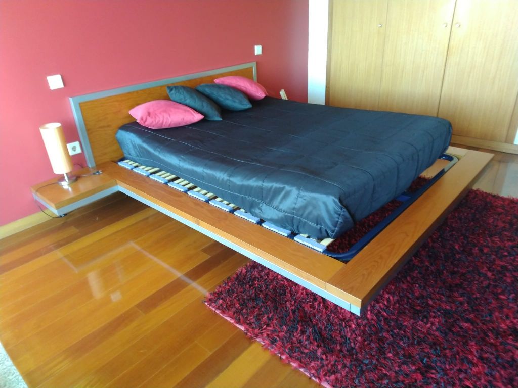 Cama com estrado + colchão