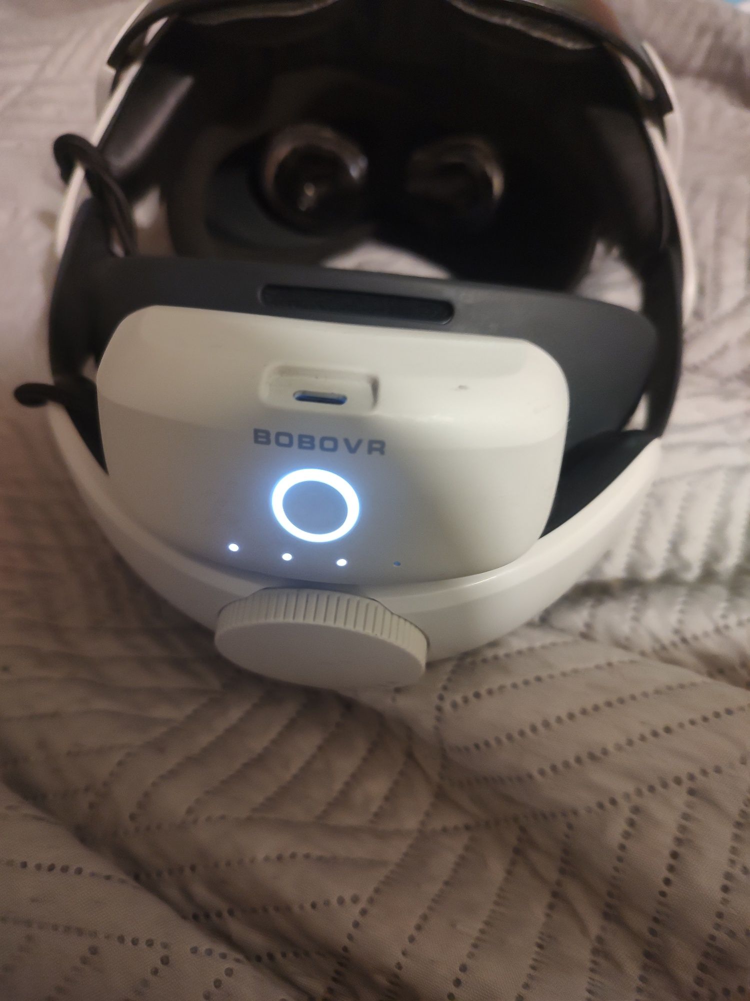 Quest 2 + Bobovr headstrap z powerbankiem
