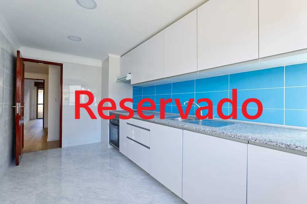 Amadora T2 -- 3 ass--1º Andar com garagem ( BOX) totalmente renovado