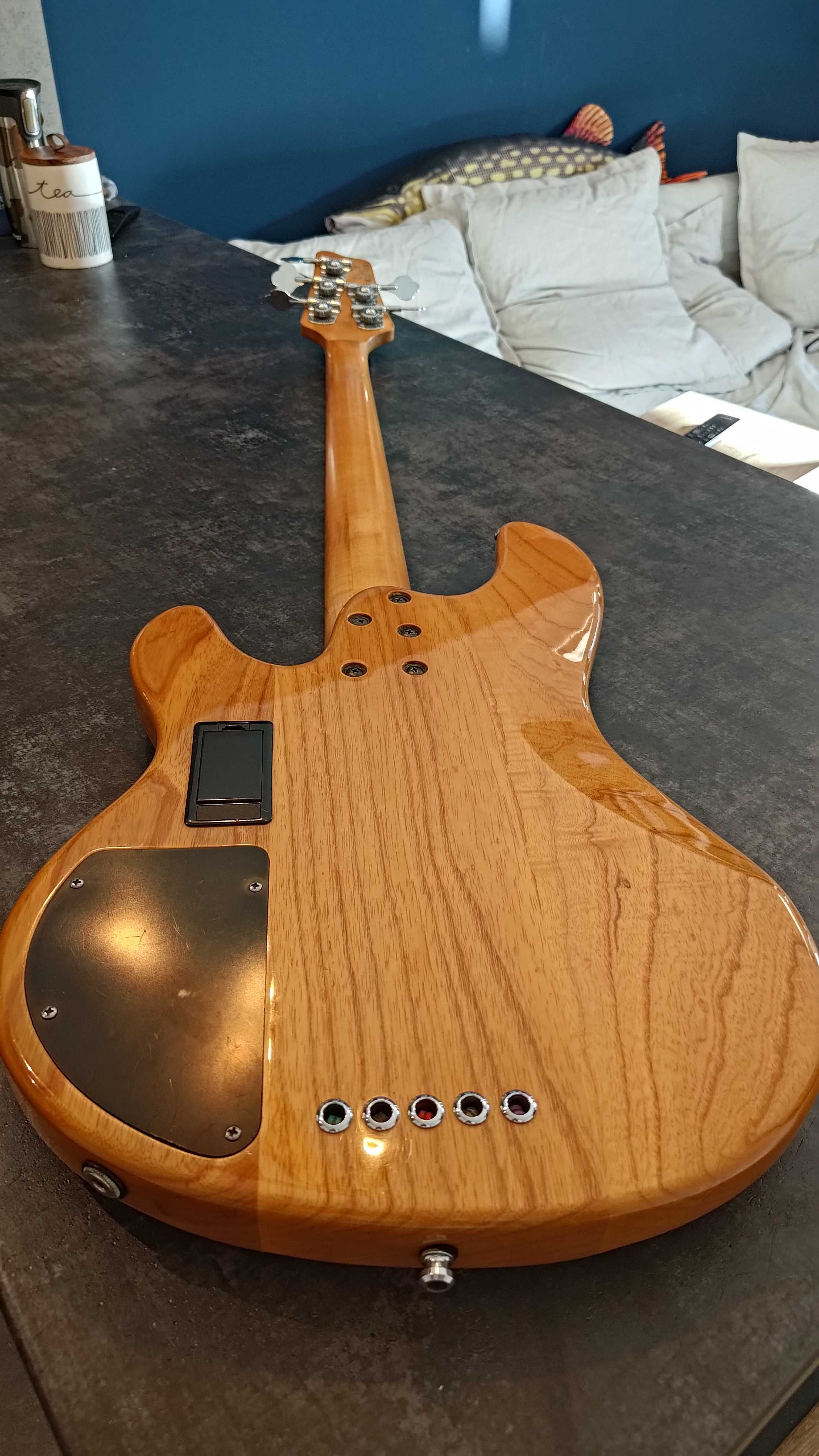 Gitara basowa aktywna Ibanez ATK 305 - bas pięciostrunowy - 5 strun