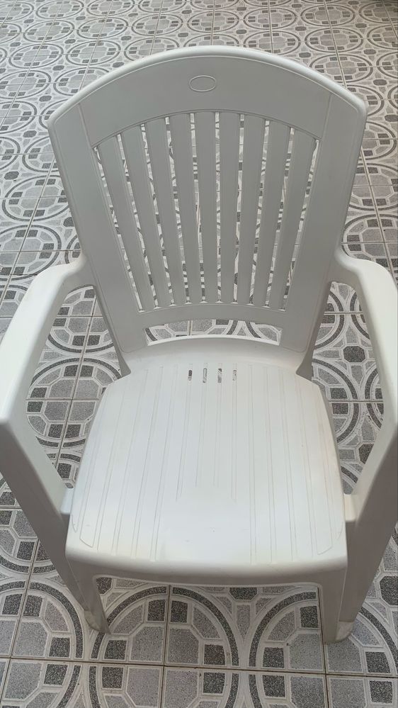 Mesa em plastico branca usada