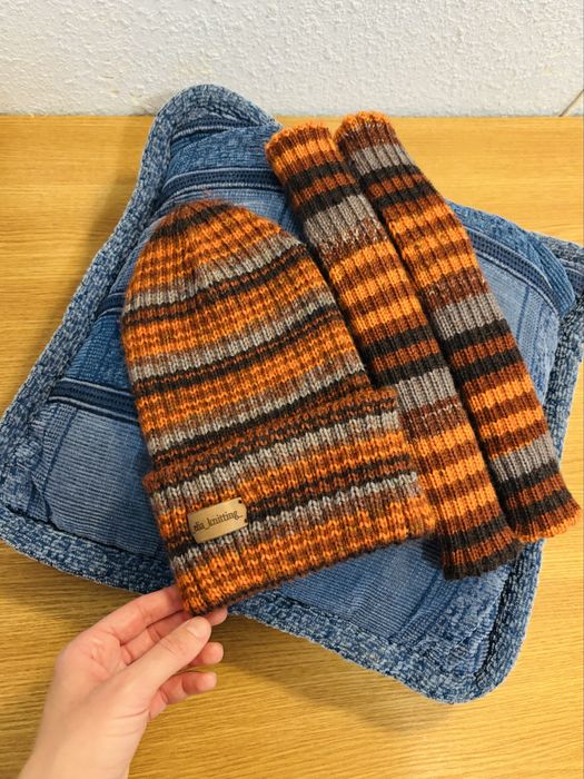 Осінньо-зимовий комплект: шапка та мітенки