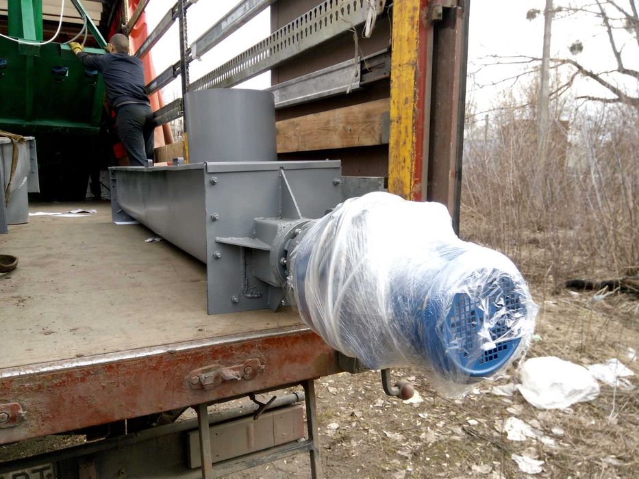 Шнековий погрузчик (навантажувач, зернометатель, конвейєр) зерна, соі