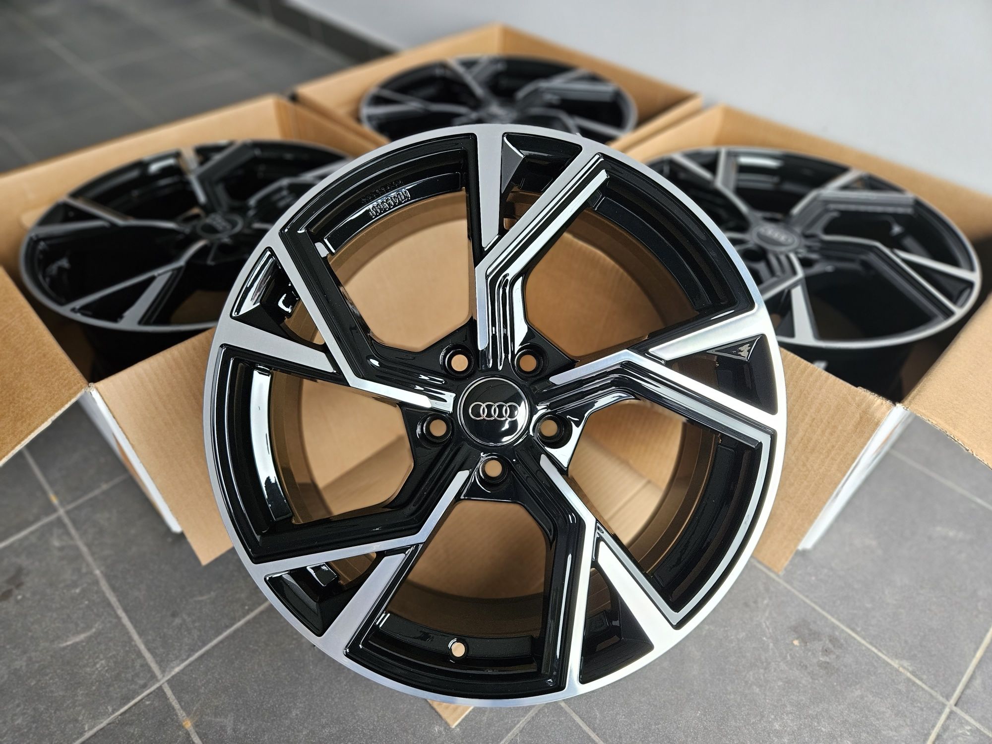 Audi 18  Nowe 5x112 A4 B6 B7 B8 B9 A5 B10 A6 C6 C7 Q3 Q5 Felgi Czarne