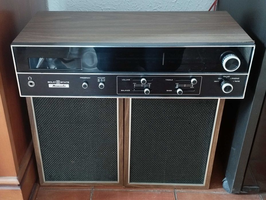 Rádio com Leitor de Cartuchos e Colunas