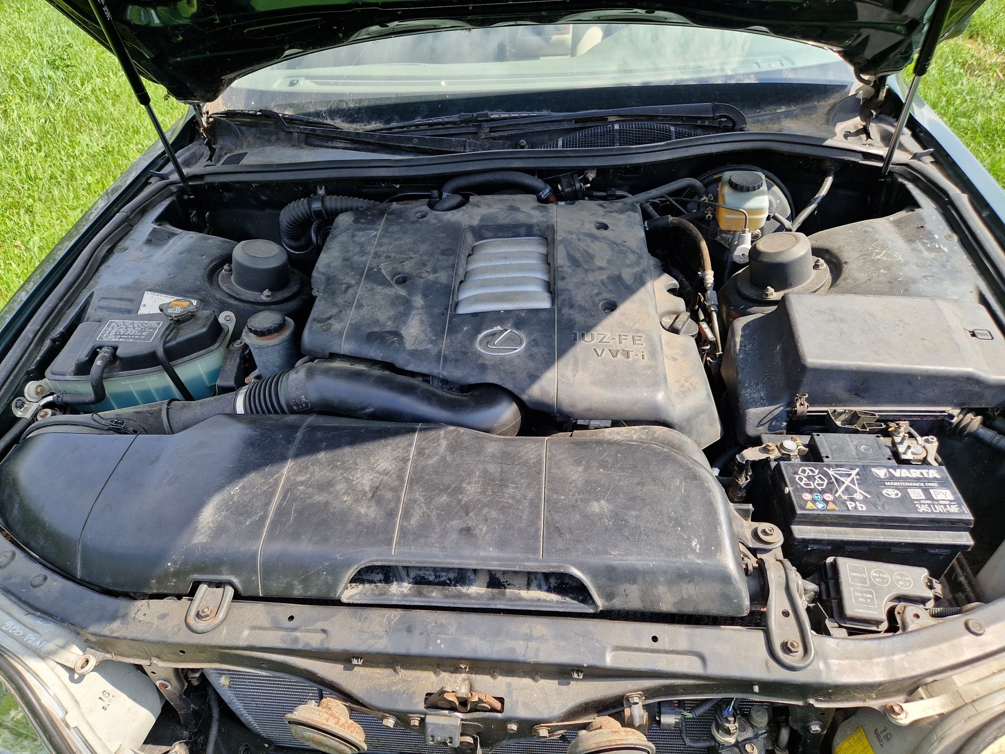 Lexus.      LS.      400   .