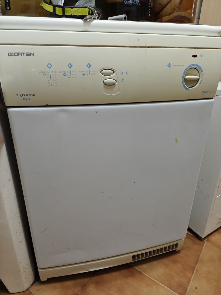 Máquina secar roupa a funcionar
