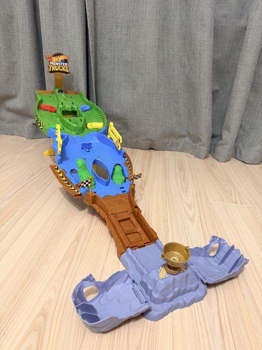 Трек Хотвілс Hot Wheels Monster Trucks Wreckin Raceway (HGV12/HJG32)