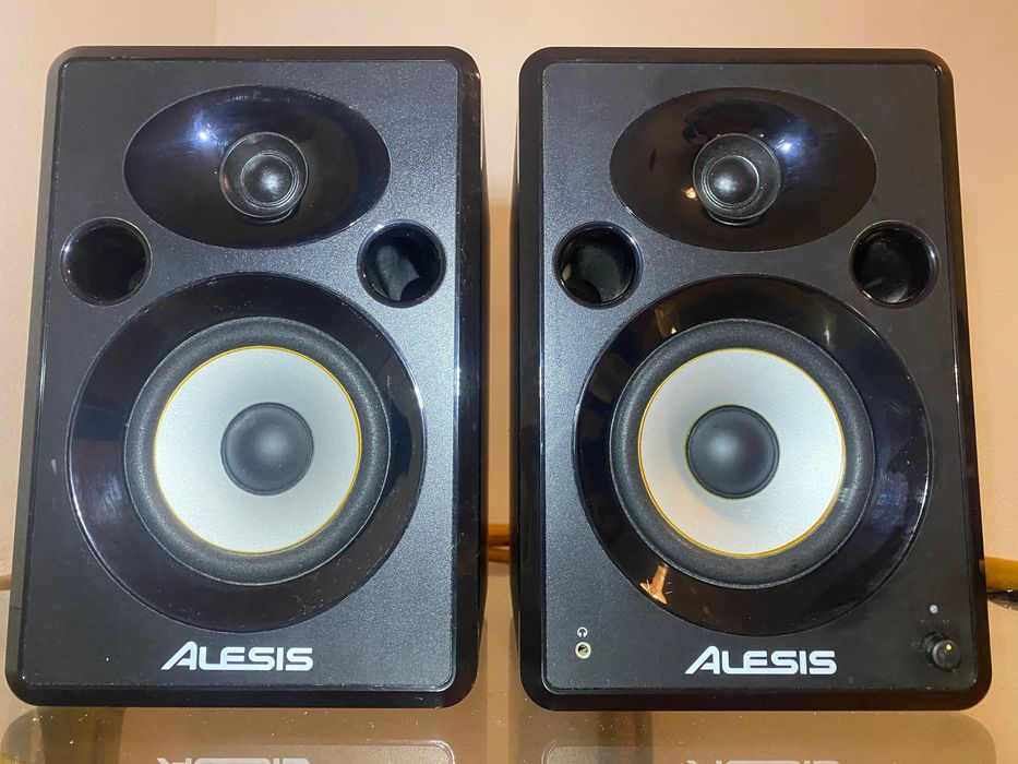 Monitores Estúdio Alesis Elevate 5
