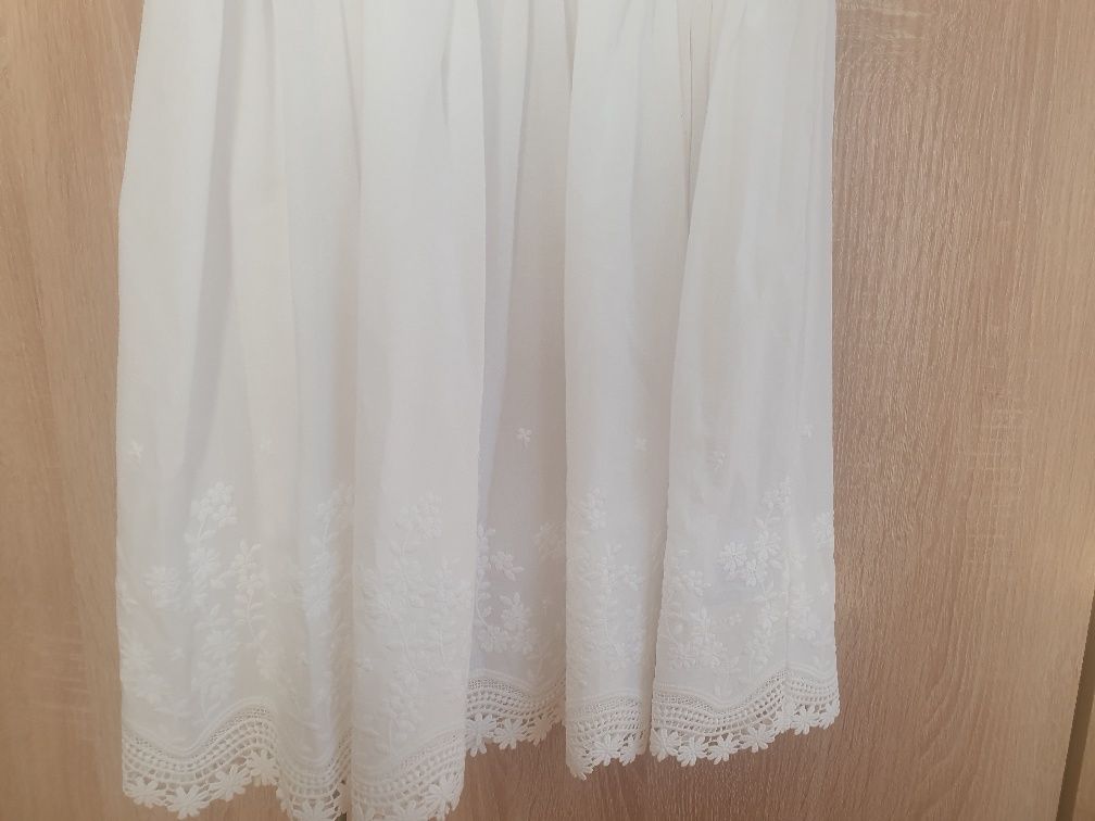 Biała sukienka 162 cm haftowana