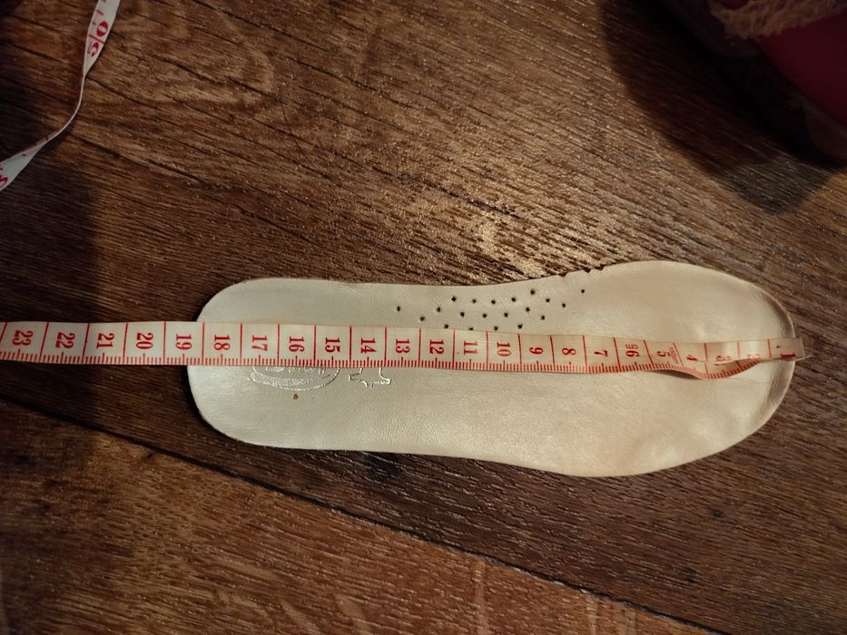 Віддам Безкоштовно взуття 27-28розмір фірми Bibi