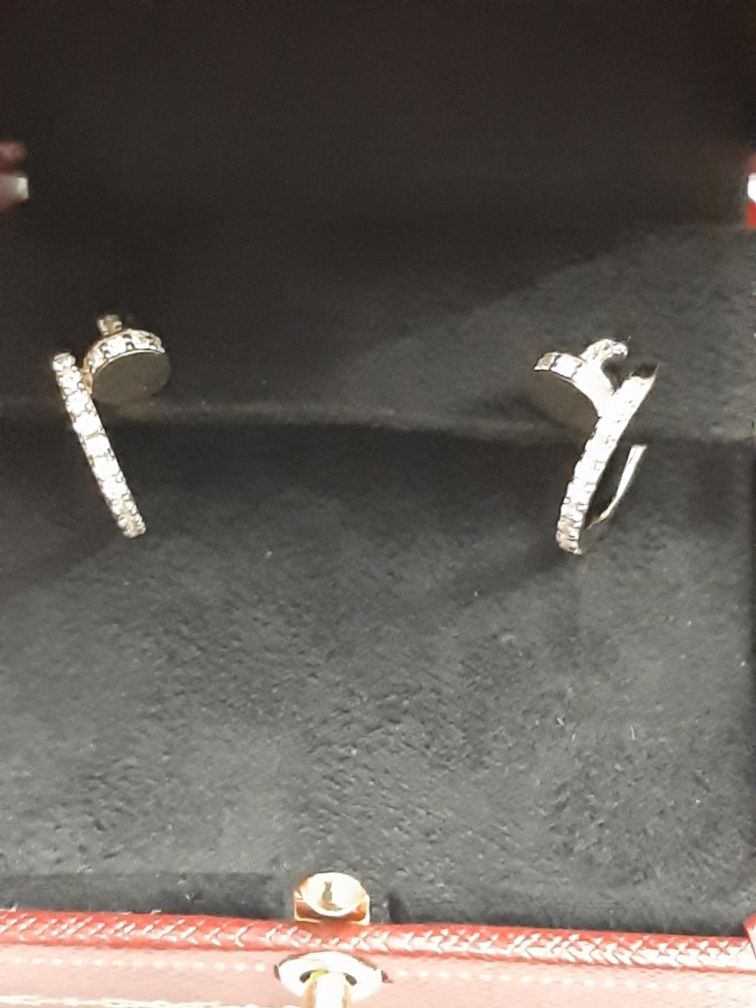 Серьги Cartier Juste un clou с бриллиантами 1,02ct .