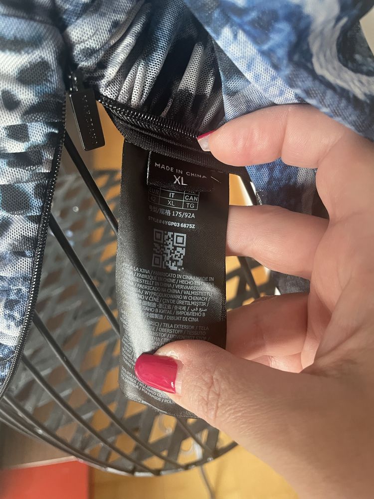 Top com estampado total GUESS Marciano