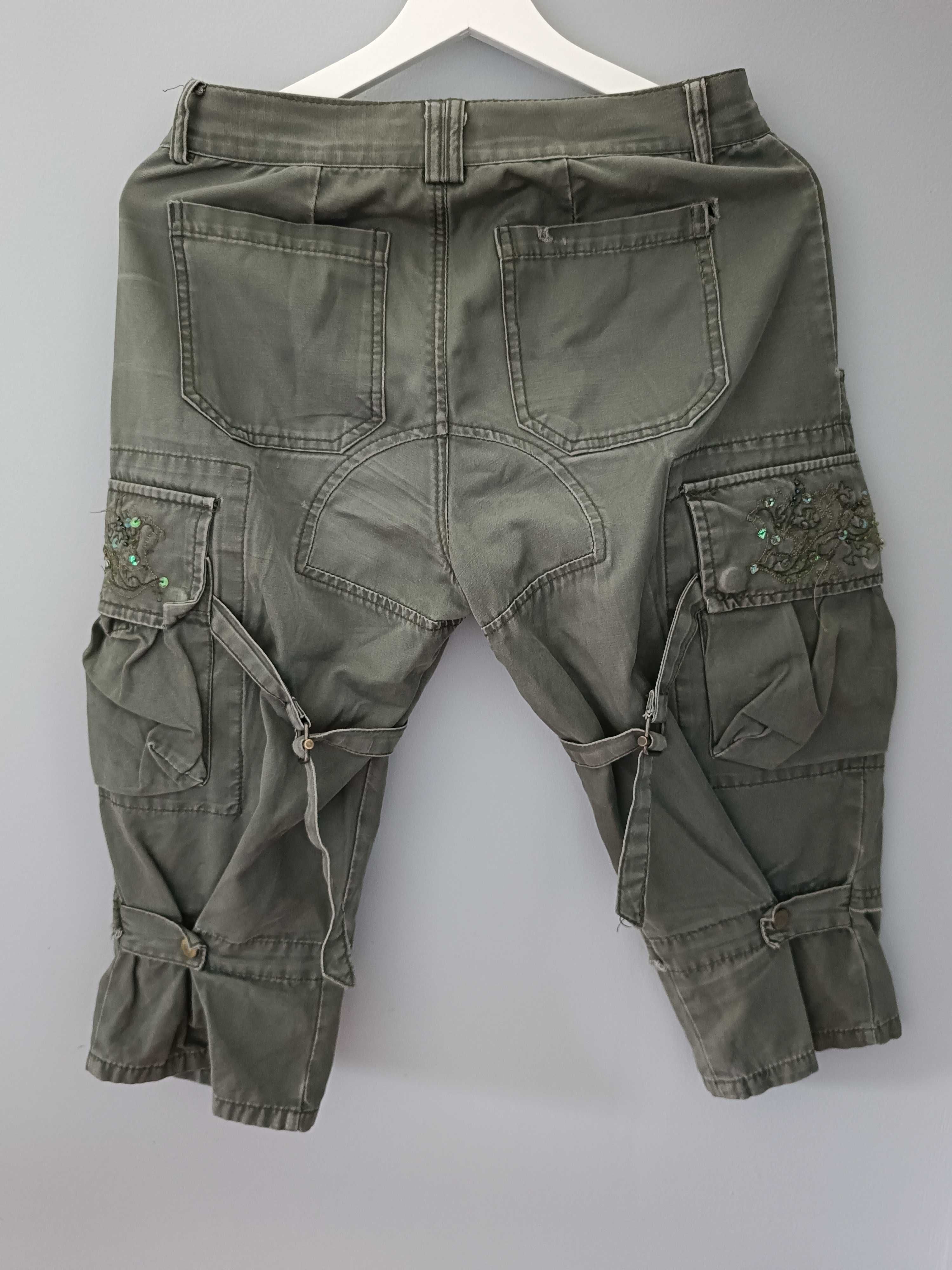 Spodnie w stylu wojskowym z cekinami, bojówki 3/4, Terranova, roz. S