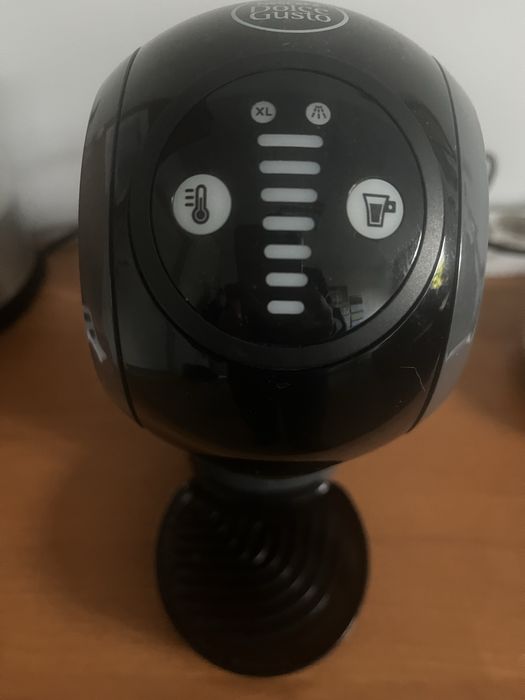 Ekspres kapsułowy DeLonghi Dolce Gusto Genio – używany, w super stanie