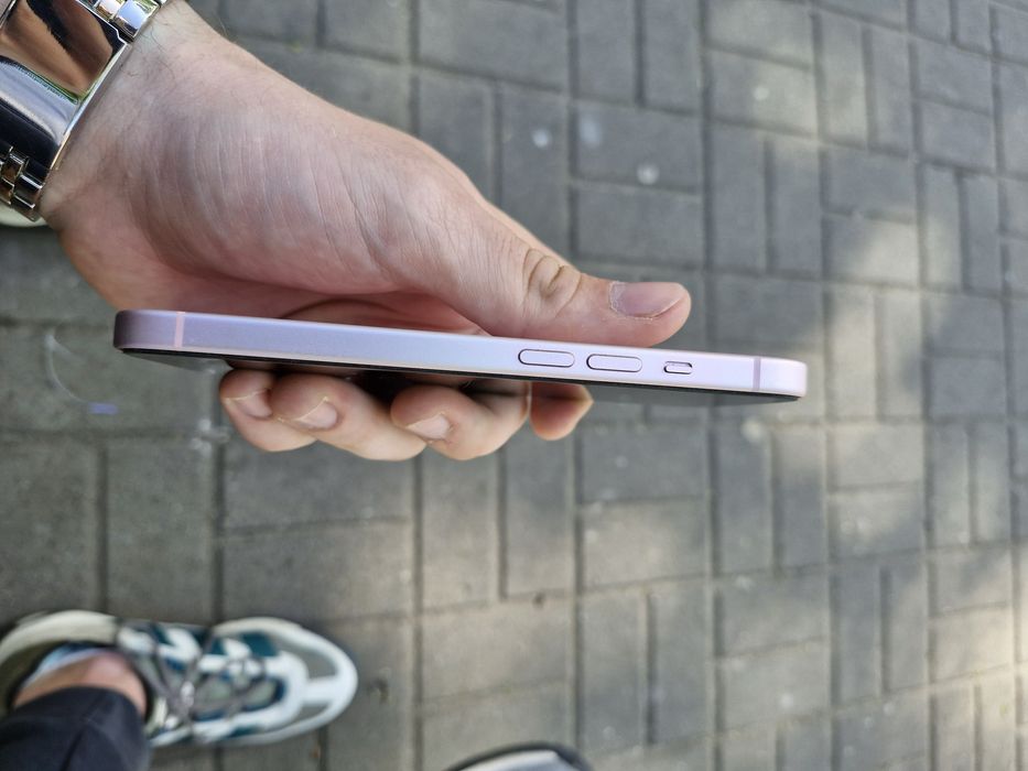 Продам Iphone 15 128 gb