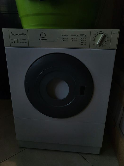 Máquina secar roupa Indesit  4kg