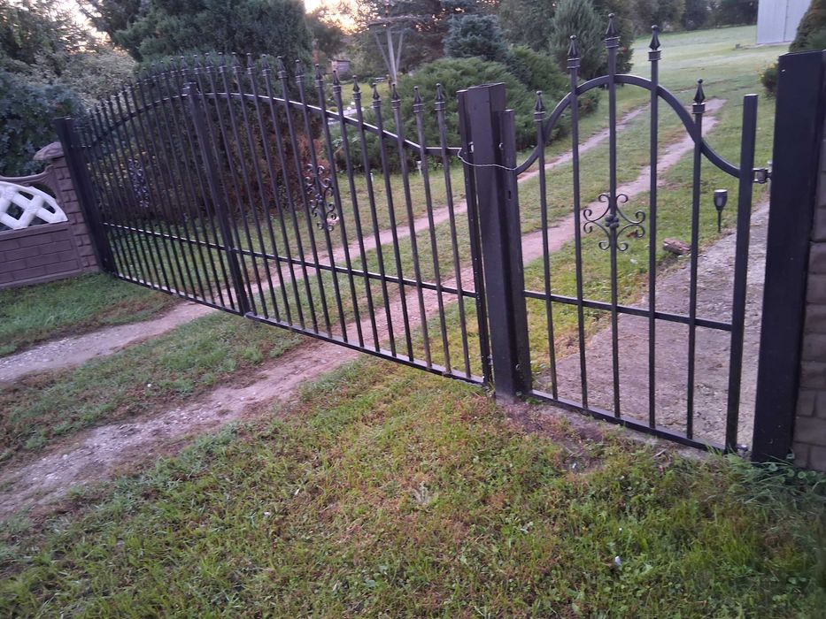Ogrodzenie  i brama