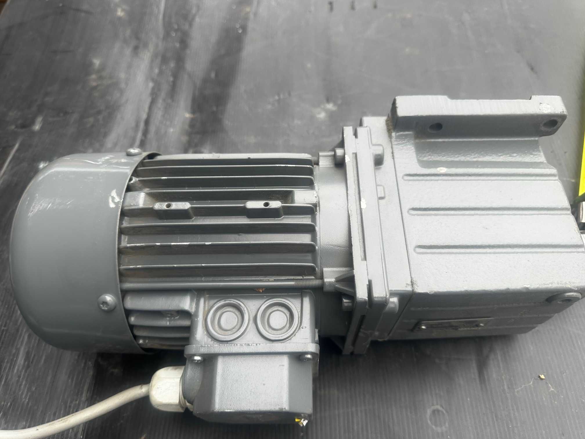 Motoreduktor, reduktor, silnik lenze 0,37 kw 48,9 obrotów