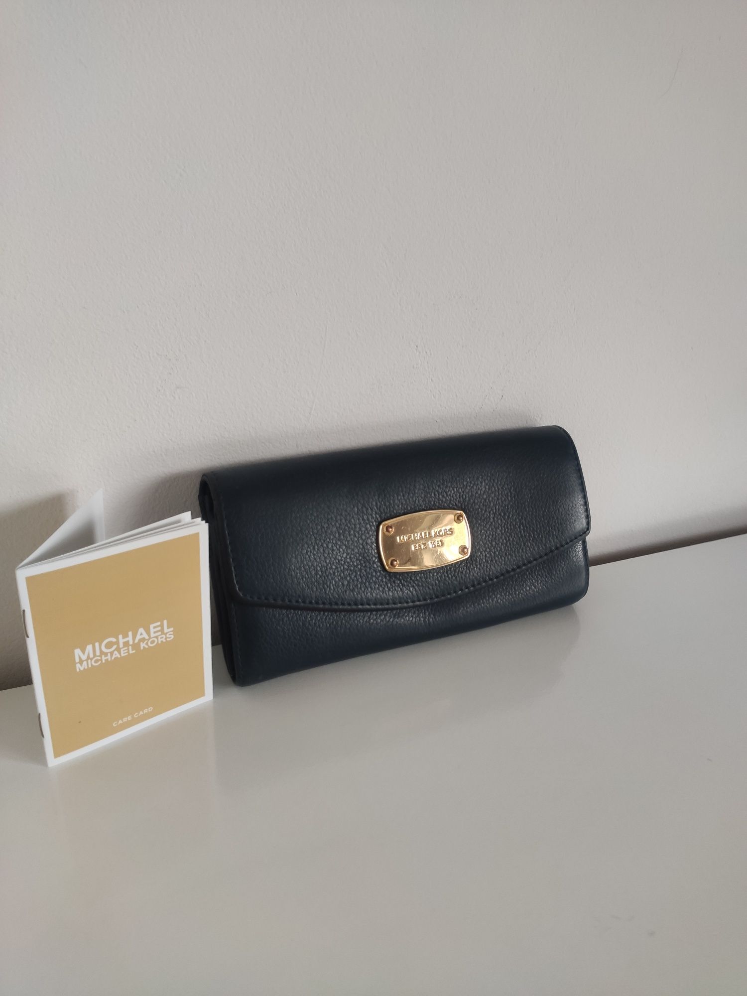 Michael Kors piękny, granatowy portfel ze skóry naturalnej