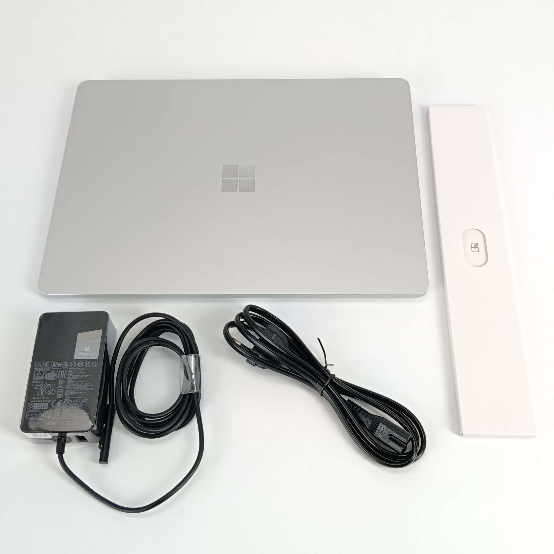 Microsoft Surface Laptop 13,8″, Snapdragon® X Plus, 16 GB RAM, 256 GB