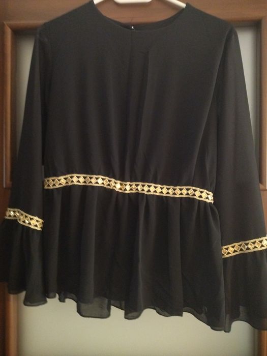 Bluzka z tiulowymi rękawami