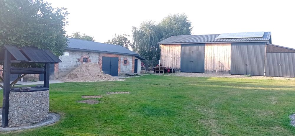 Dom i gospodarstwo rolne o powierzchni 6,43 ha i 1,20 ha lasu.