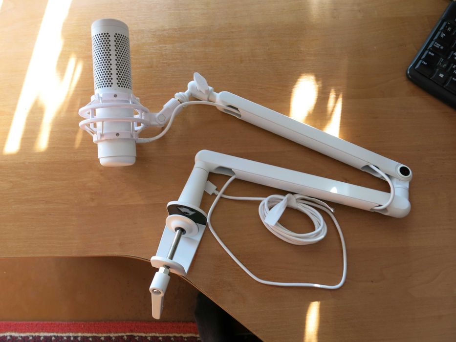 Мікрофон HyperX QuadCast зі стійкою - мрія стрімера ведучого подкастів