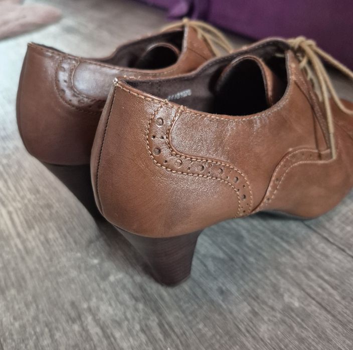 Шкіряні туфлі-оксфорди clarks броги на шнурівці  розмір 39