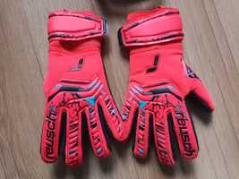 Nowe rekawice bramkarskie Reusch Attract Grip r. 6