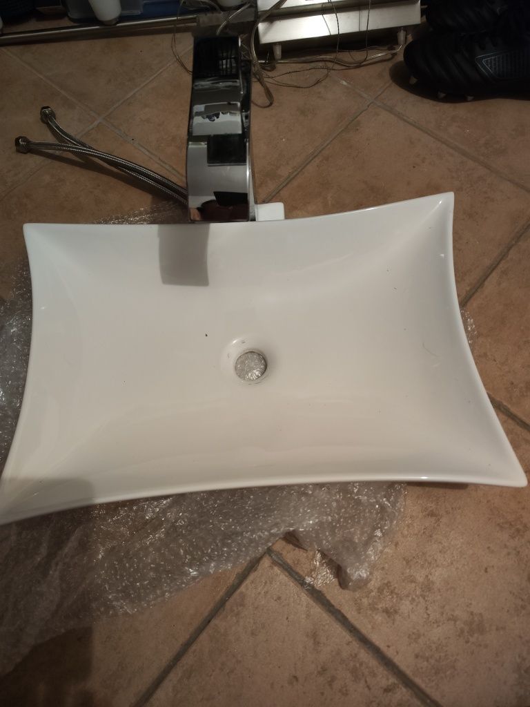 Bacia de WC com torneiras incluida