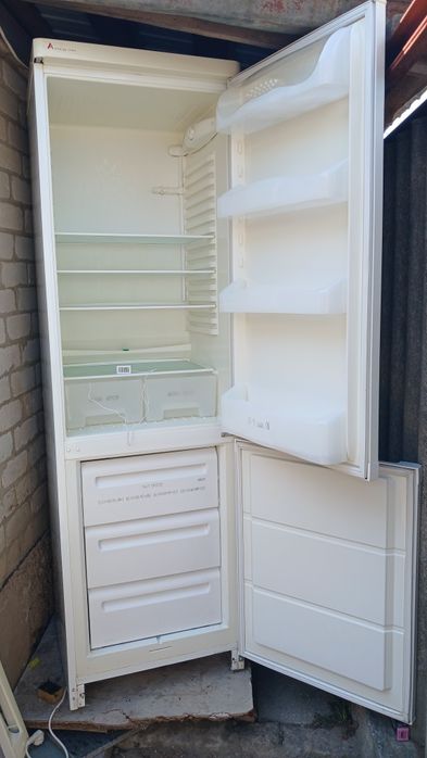 Продам  холодильник  Zanussi  с гарантией от мастера.