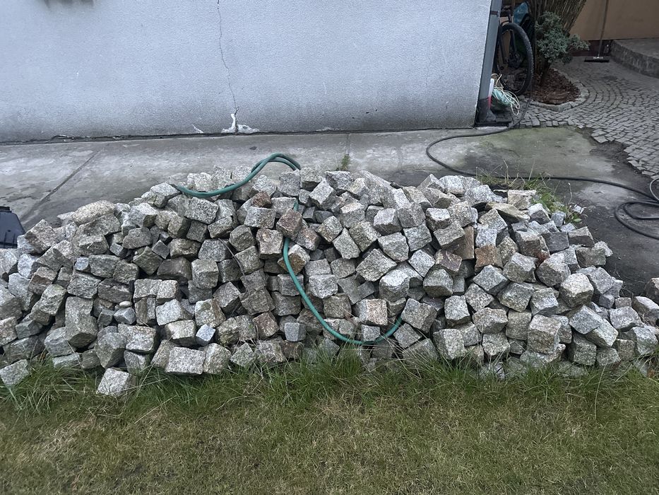 Kostka granitowa około 2 tony gruba duża