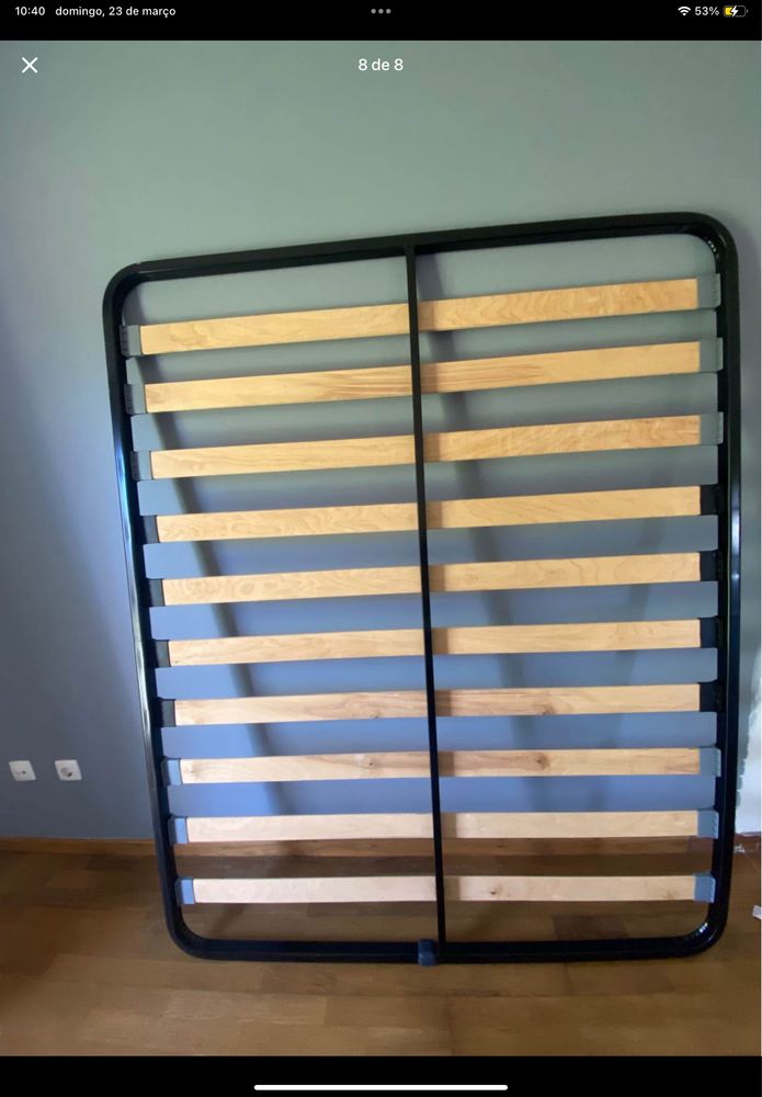 Cama de casal estofada com estrado largo