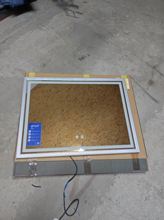 Дзеркало з до ванної кімнати.