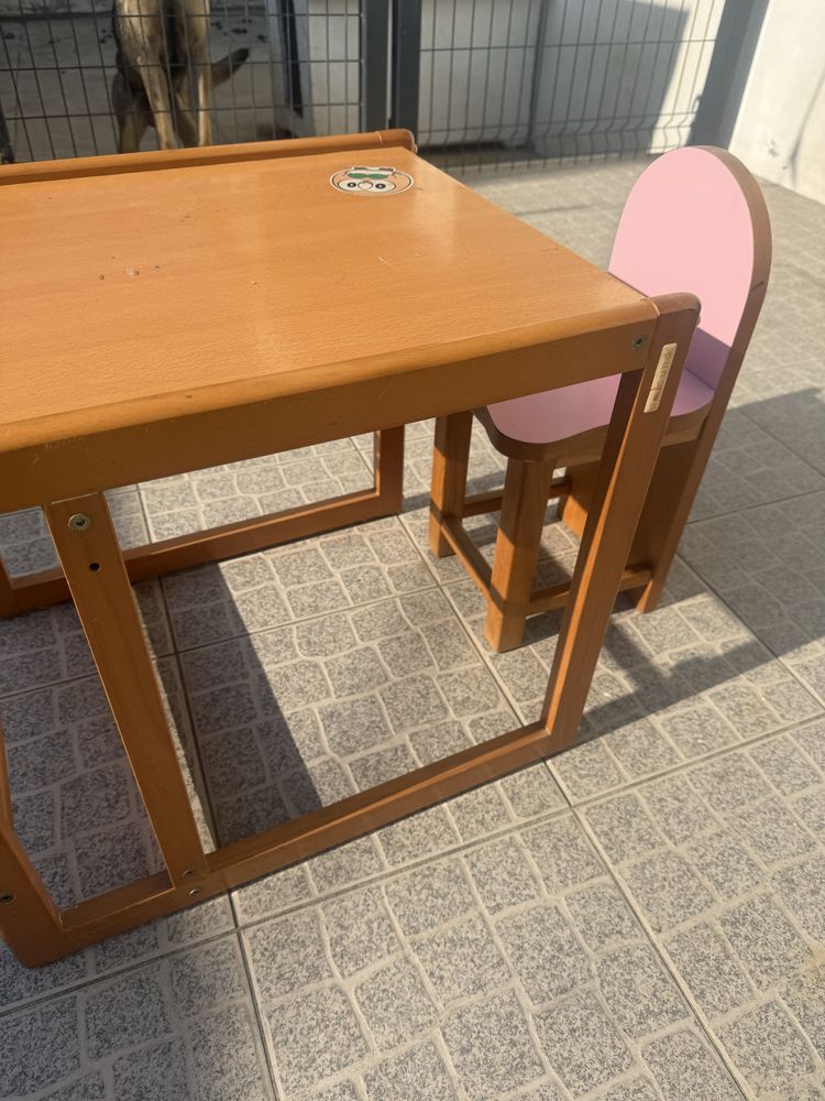Mesa infantil em madeira