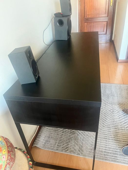Mesa secretária ikea bom estado