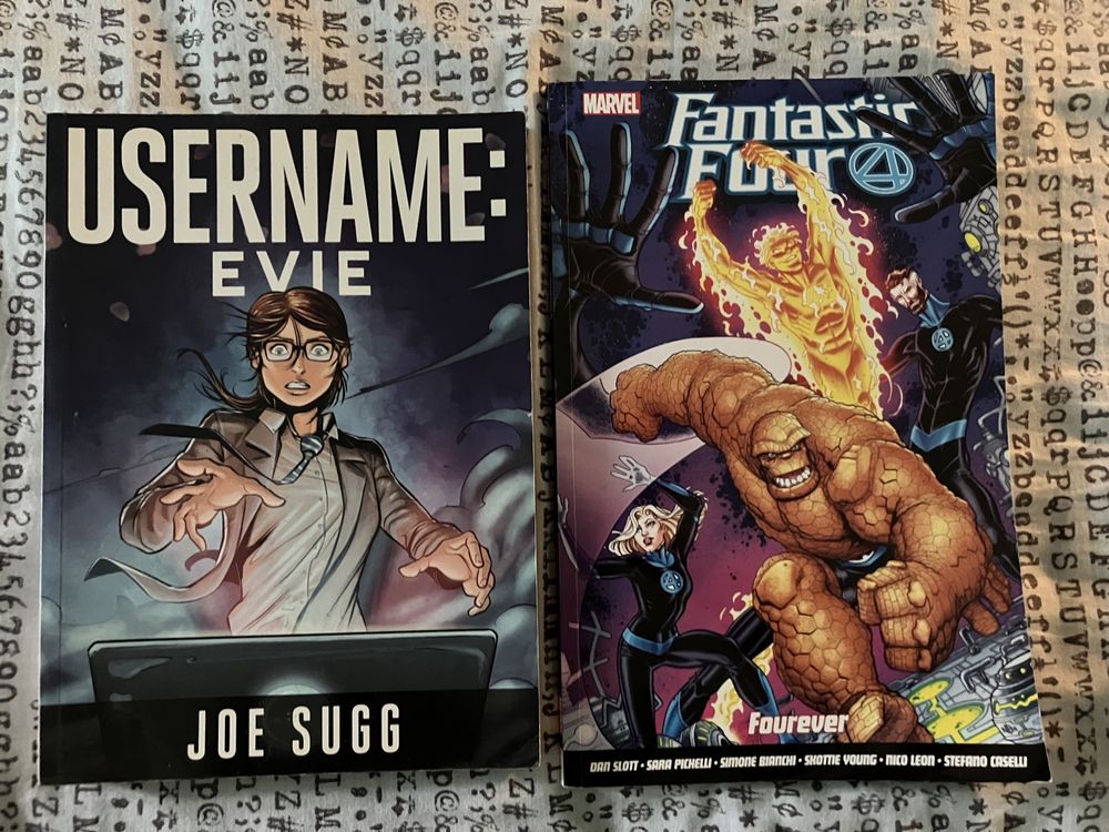 2 livros BD em Inglês - The Fantastic Four “Fourever” / Username: Evie