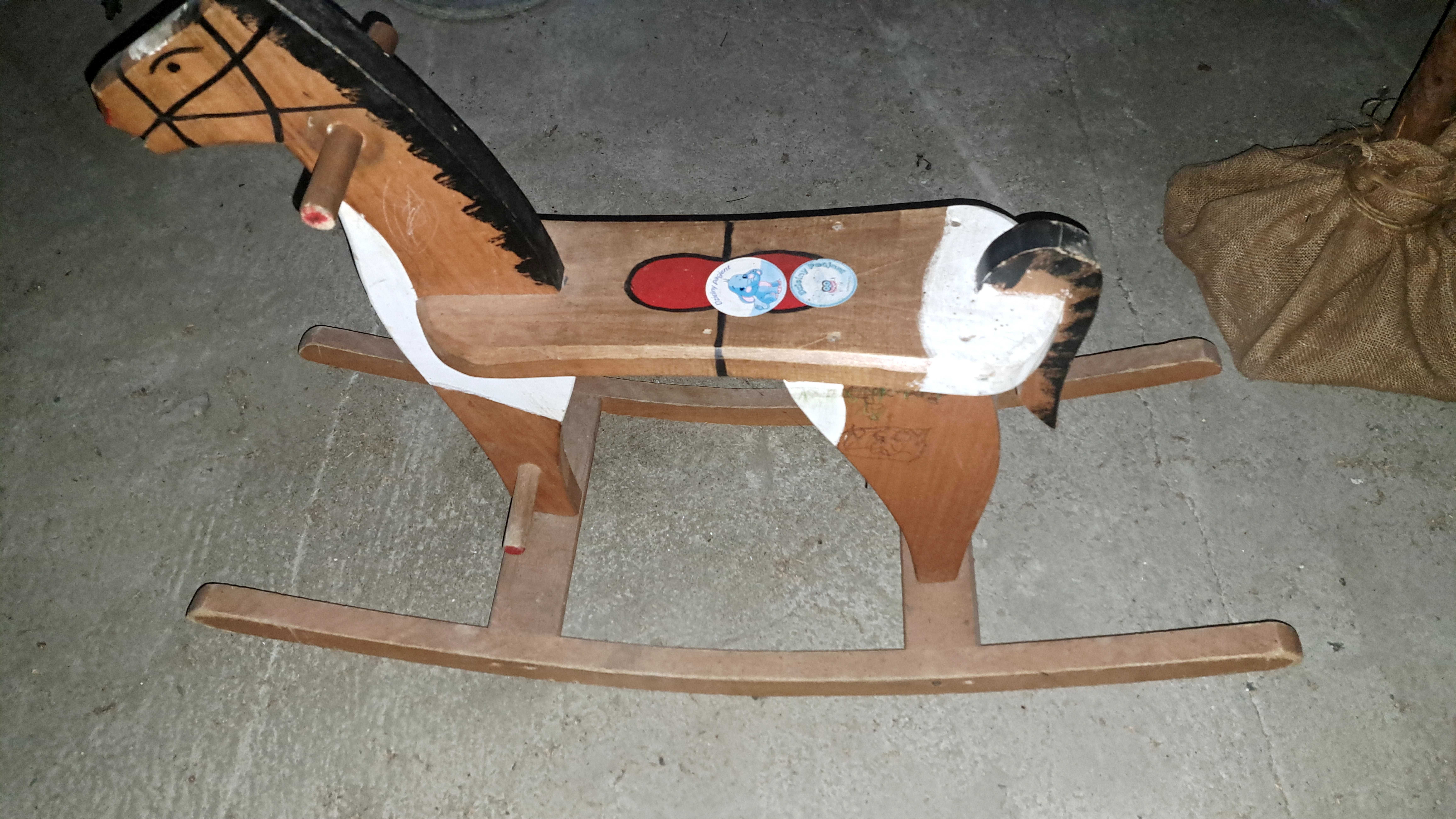 Konik drewniany  dla dzieci