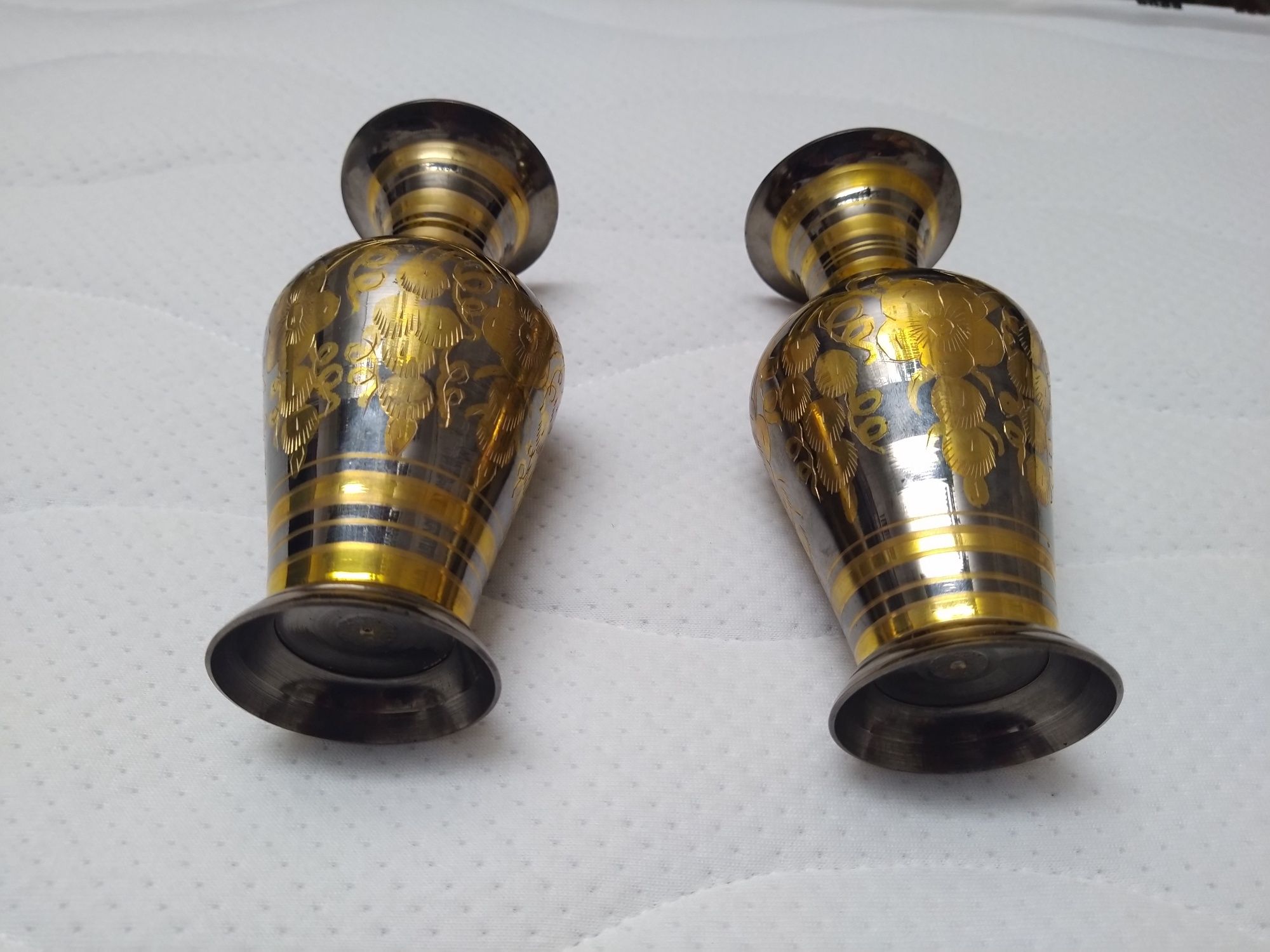 Vaso jarra de latão bicolor Fabricado na Índia Pátina natural.