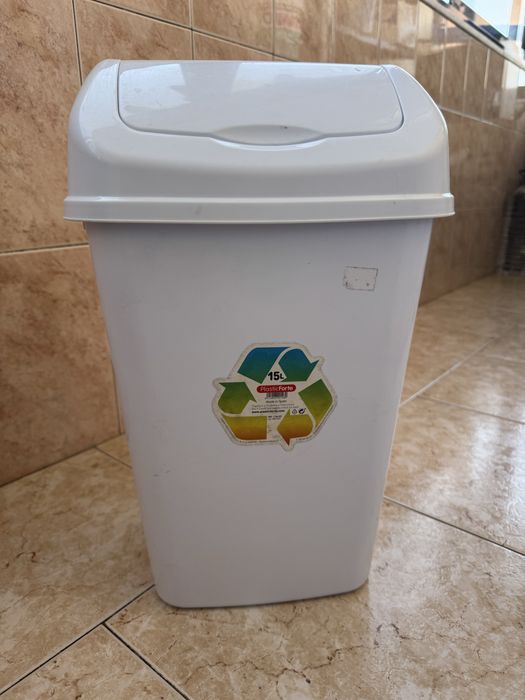 Caixa de lixo/  papeleira para casa