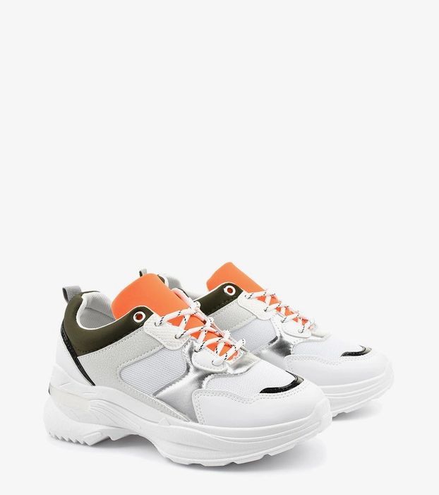 Białe modne obuwie sportowe Hymeda