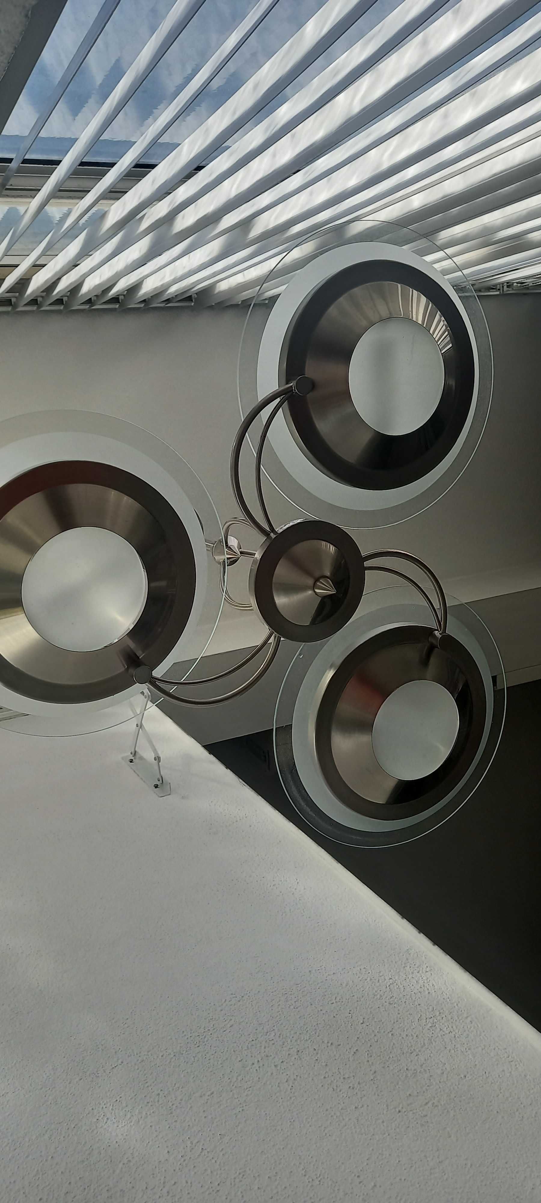 Candeeiro de tecto com ótima iluminação