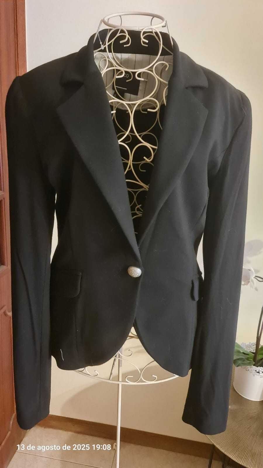 FARO Vendo Vários Blazers  - Usados uma única vez