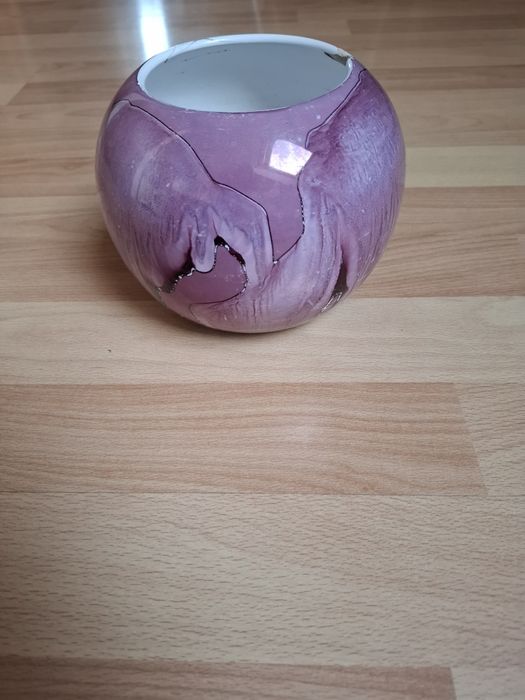 Wazon/doniczka w kształcie kuli w kolorze fioletowym i różowym, z deko